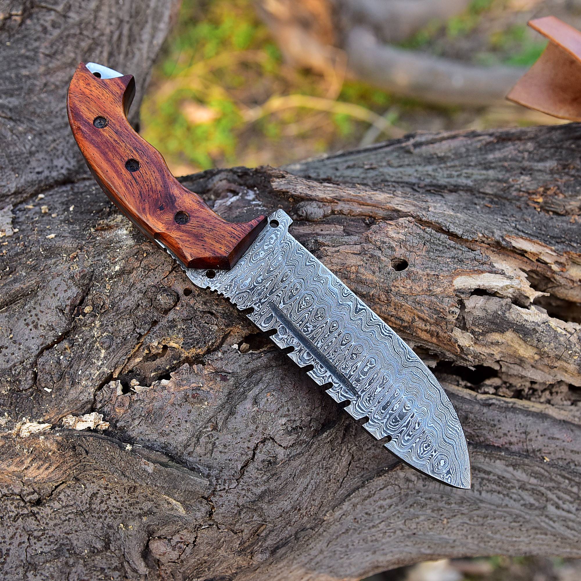 10" Handmade Damascus steel Hunting knife ideal tracker full tang with leather sheath - Image 4