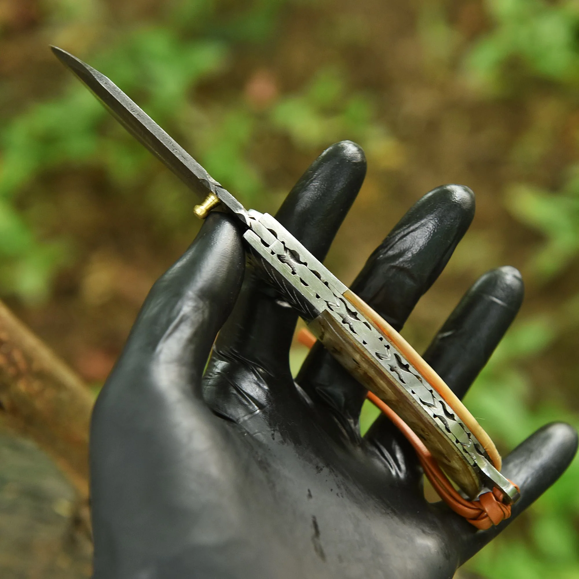 Adventure Hand Forged Damascus Folding Hunting Knife Ram Horn Handle - Image 3