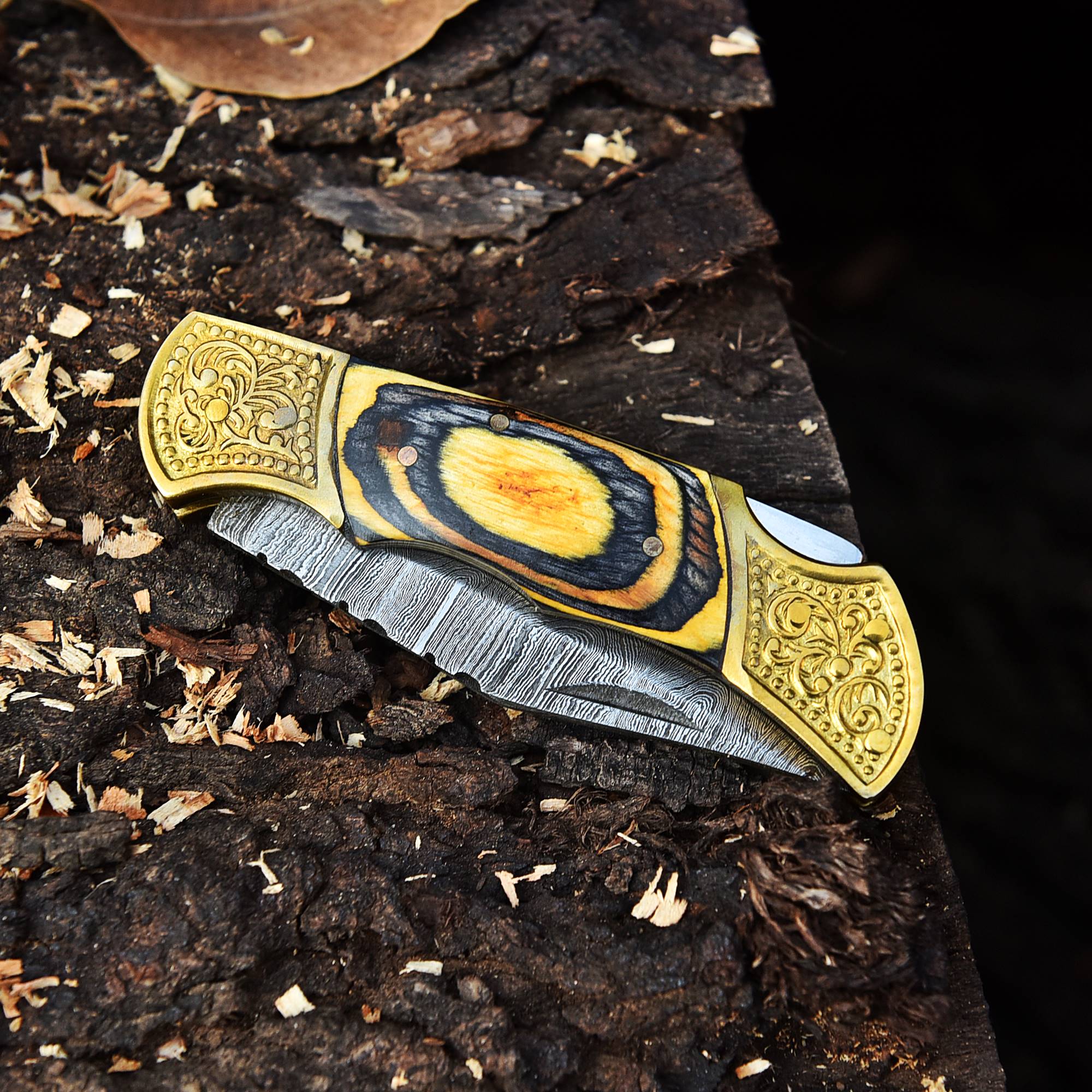 Handmade Damascus Steel Folding Blade Pocket Knife Wood-Engraved Brass Handle - Image 4