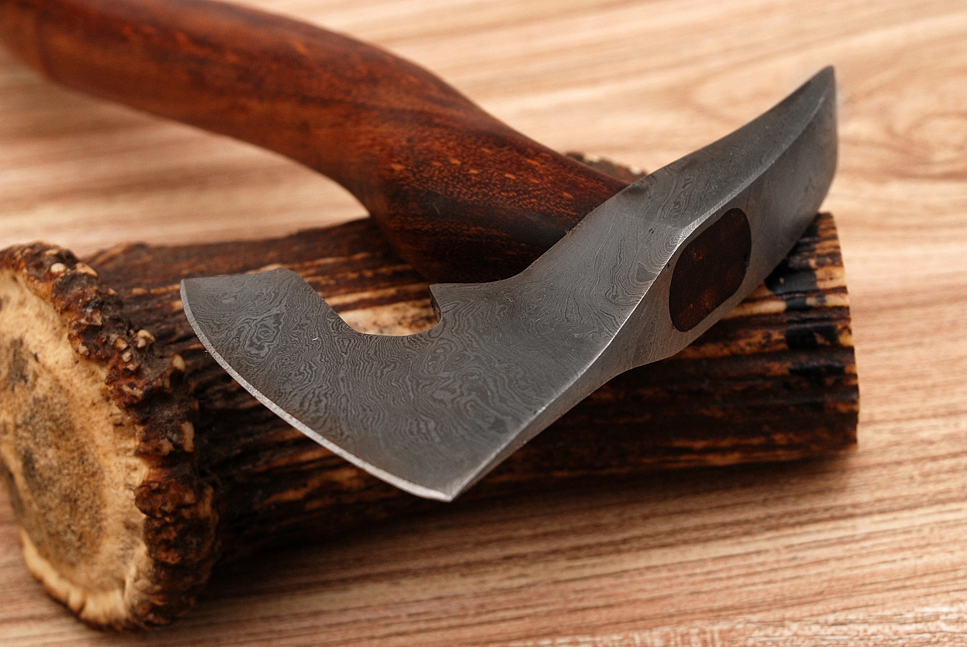 Custom Forged Damascus Steel Hunting Camping Viking Axe With Sheath - Image 4