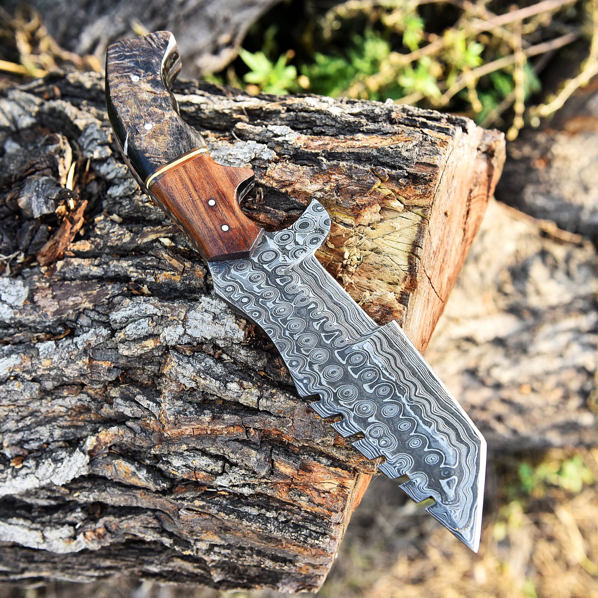Custom Handmade Forged Damascus Steel Fixed Tanto Hunting Survival Tracker knife- Ram Horn & Wood Handle - Image 4