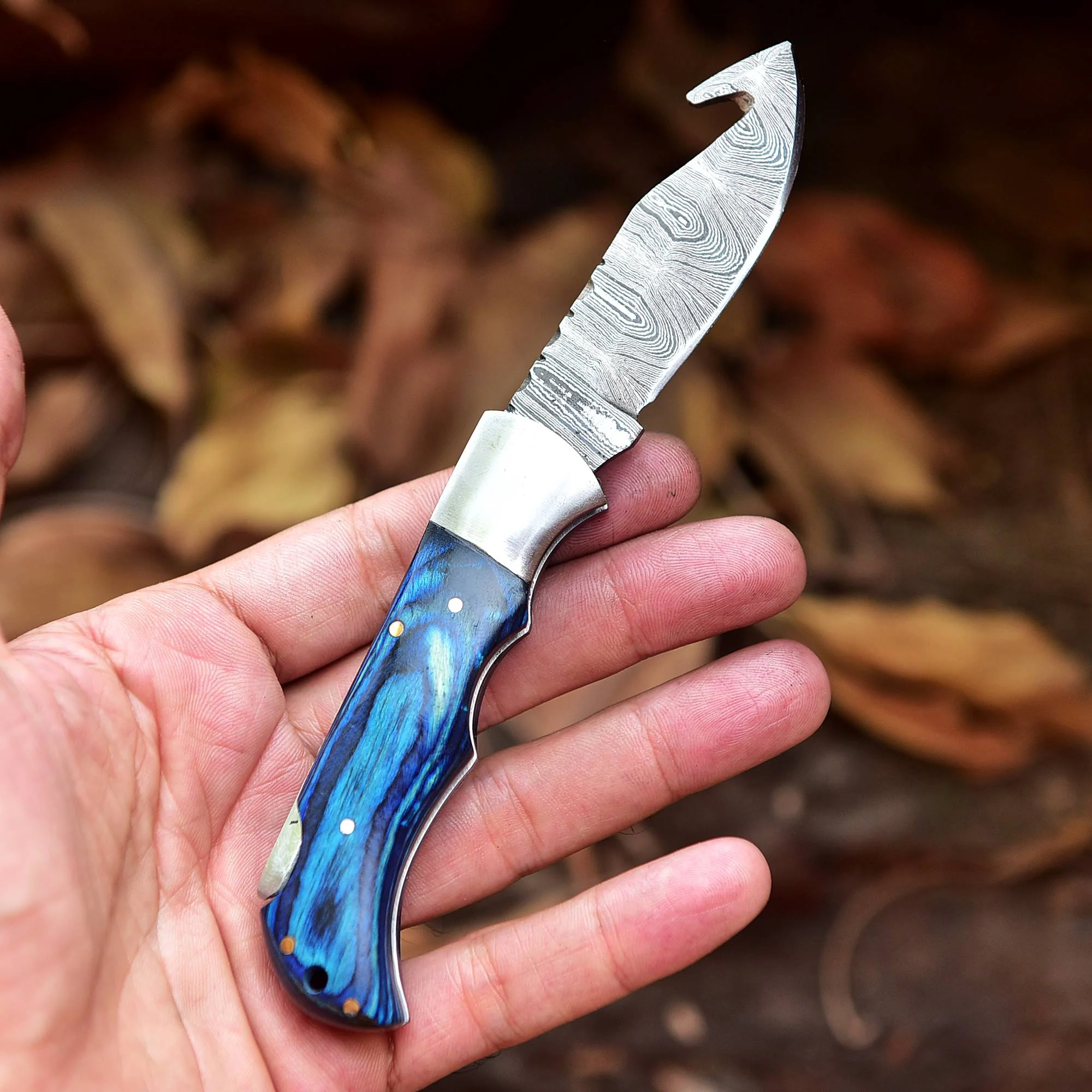 Hand Forged Damascus Steel Gut Hook Folding Blade Back Lock Pocket Knife - Image 4