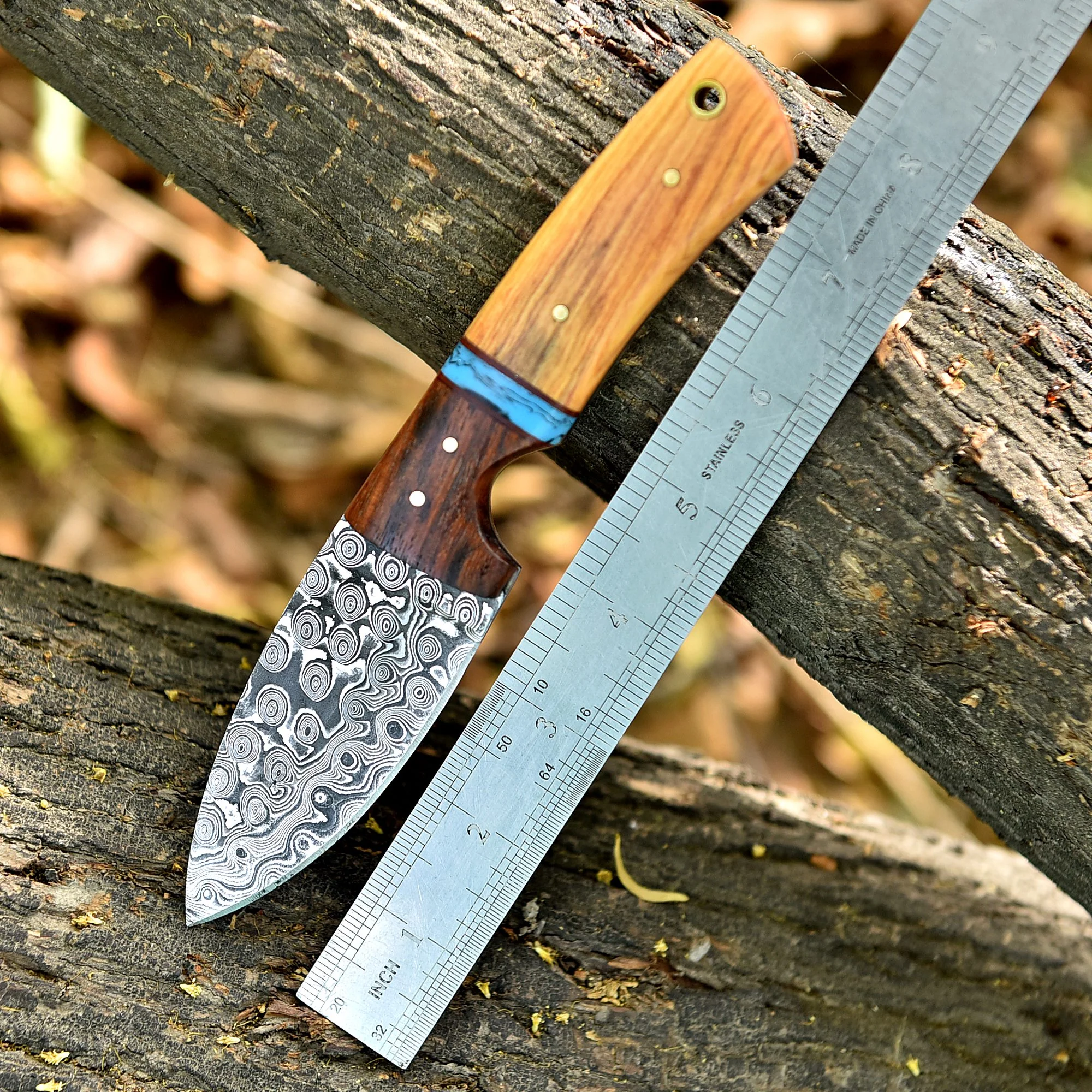 Hand Forged Damascus Steel Skinner Hunting Knife with Leather Sheath - Image 4