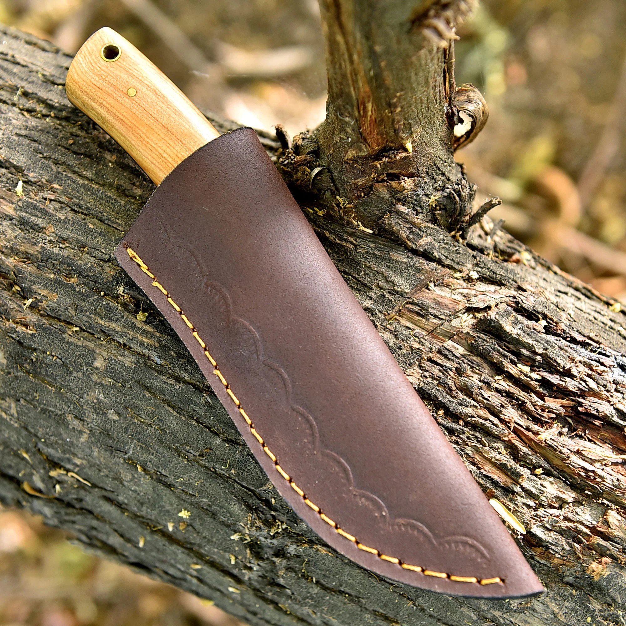 Hand Forged Damascus Steel Skinner Hunting Knife with Leather Sheath - Image 5