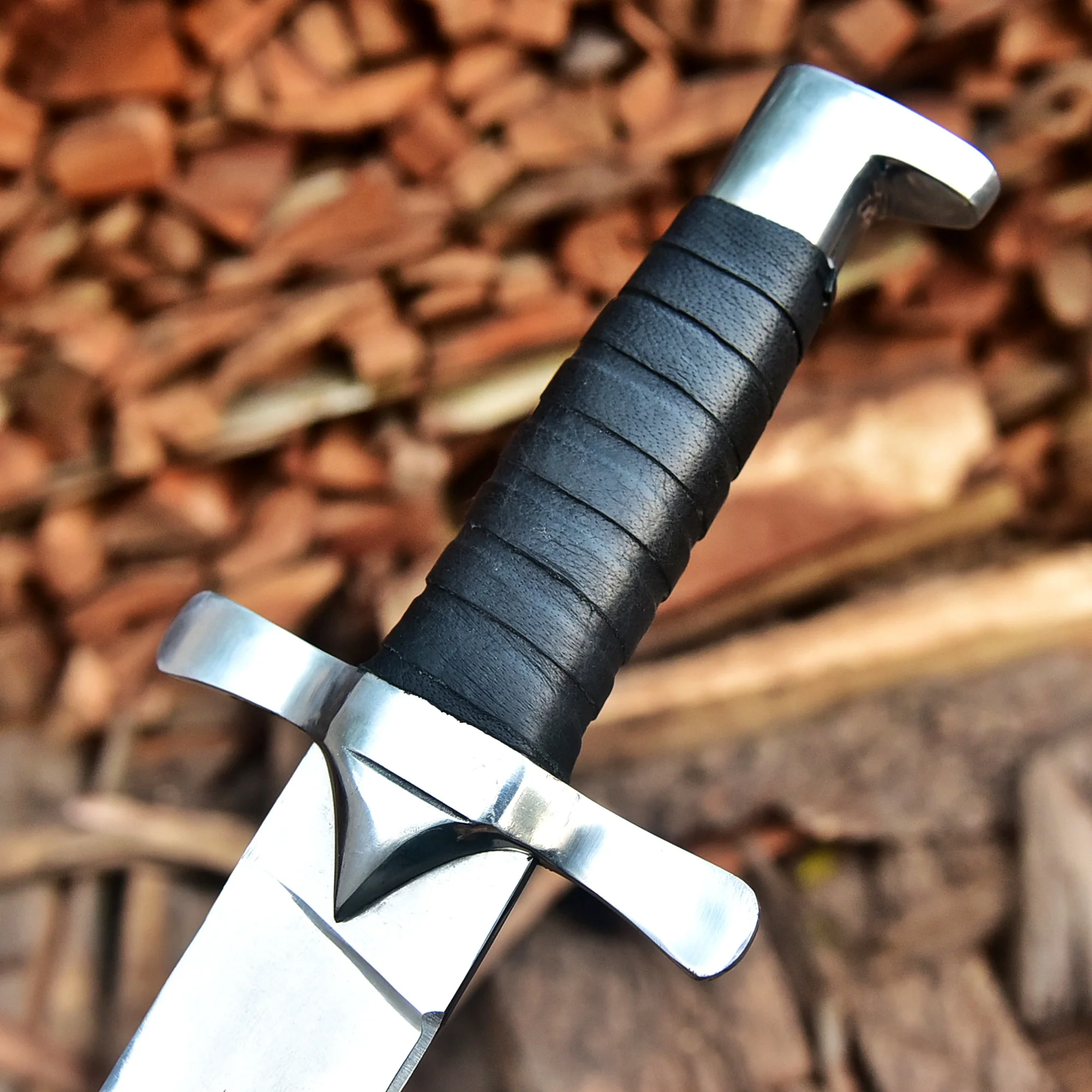 Handmade D2 Hunting Carbon Steel Fix Blade Knife Leather Handle With Sheath - Image 4