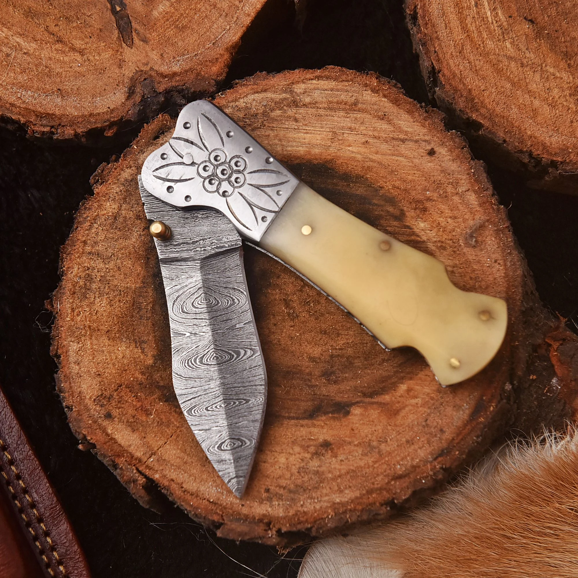 Handmade Damascus Folding Blade Pocket Knife Camel Bone Handle - Image 4