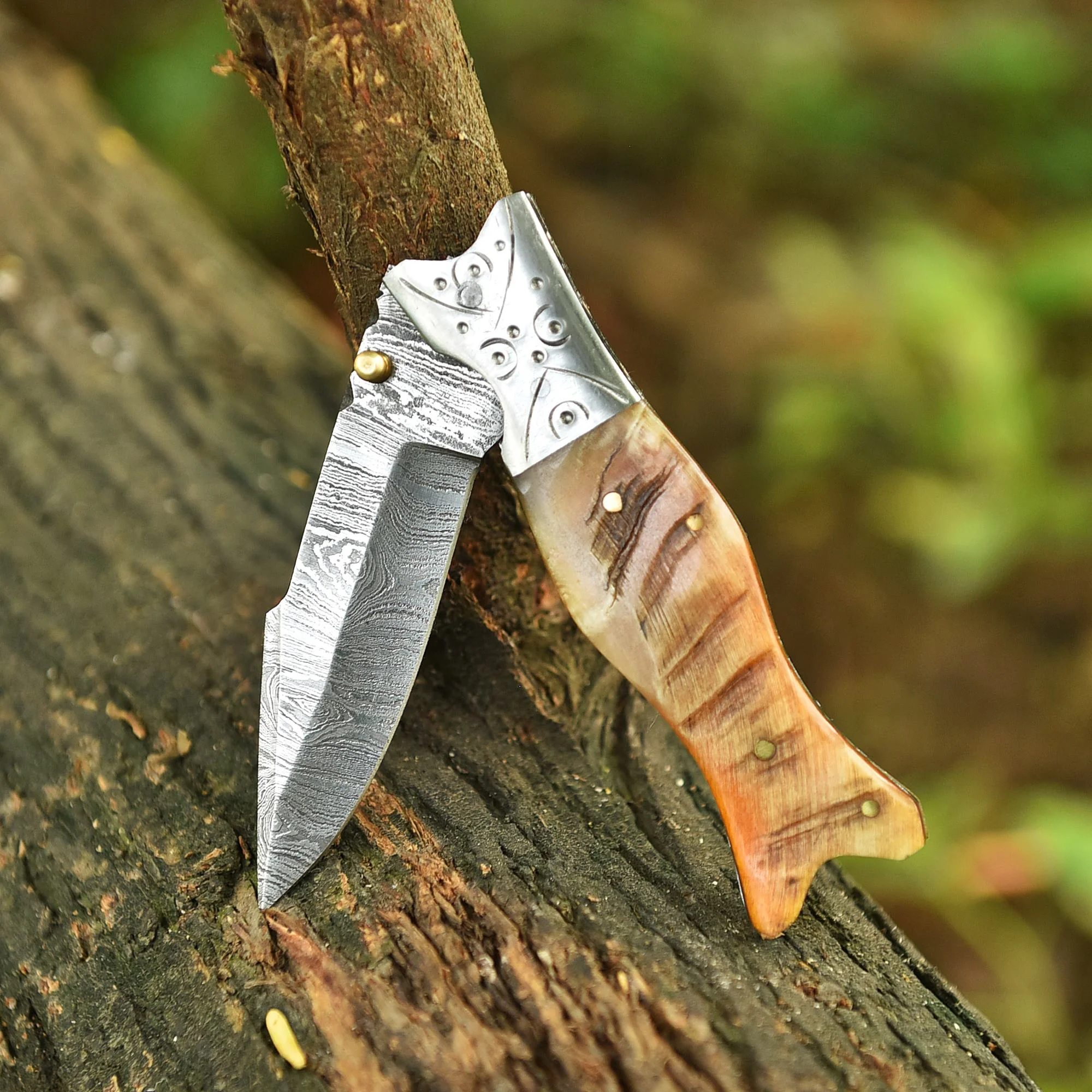 Handmade Damascus Pocket Knife Folding Blade Camping Knife Ram Horn Handle - Image 5