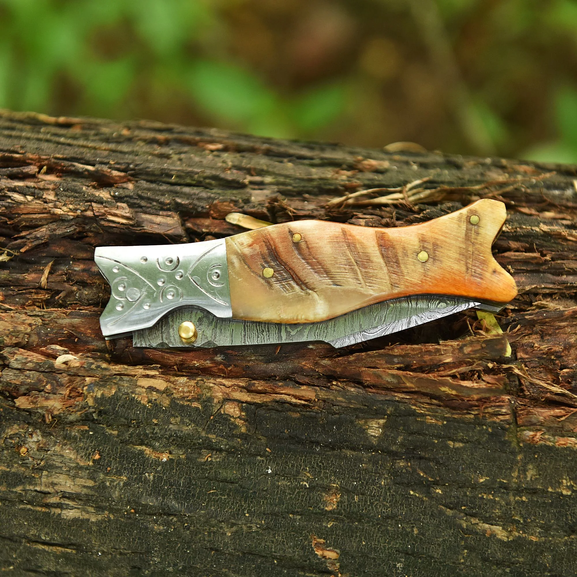 Handmade Damascus Pocket Knife Folding Blade Camping Knife Ram Horn Handle - Image 6
