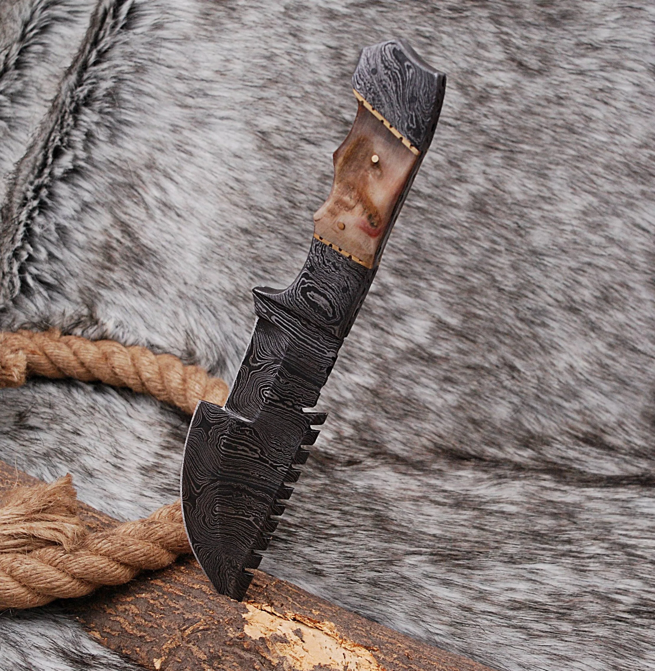 Handmade Damascus Steel Buck Hunting Knife Full Tang Ram Horn Handle Ideal Tactical - Image 4