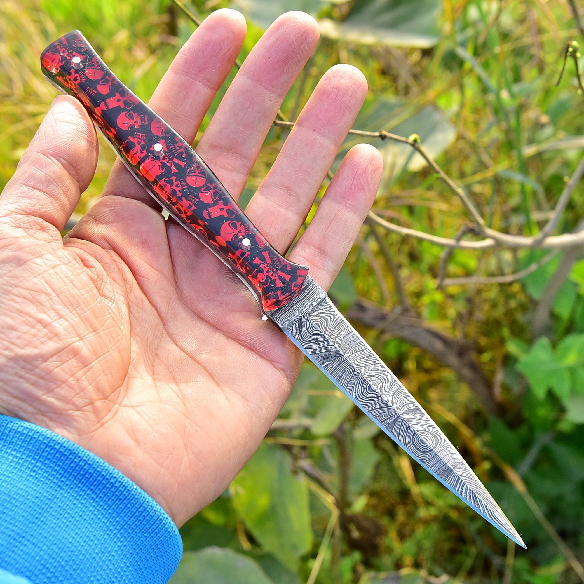 Handmade Damascus Steel Dagger Knife - Full Tang Knife - Red Skull Resin Handle - Image 2