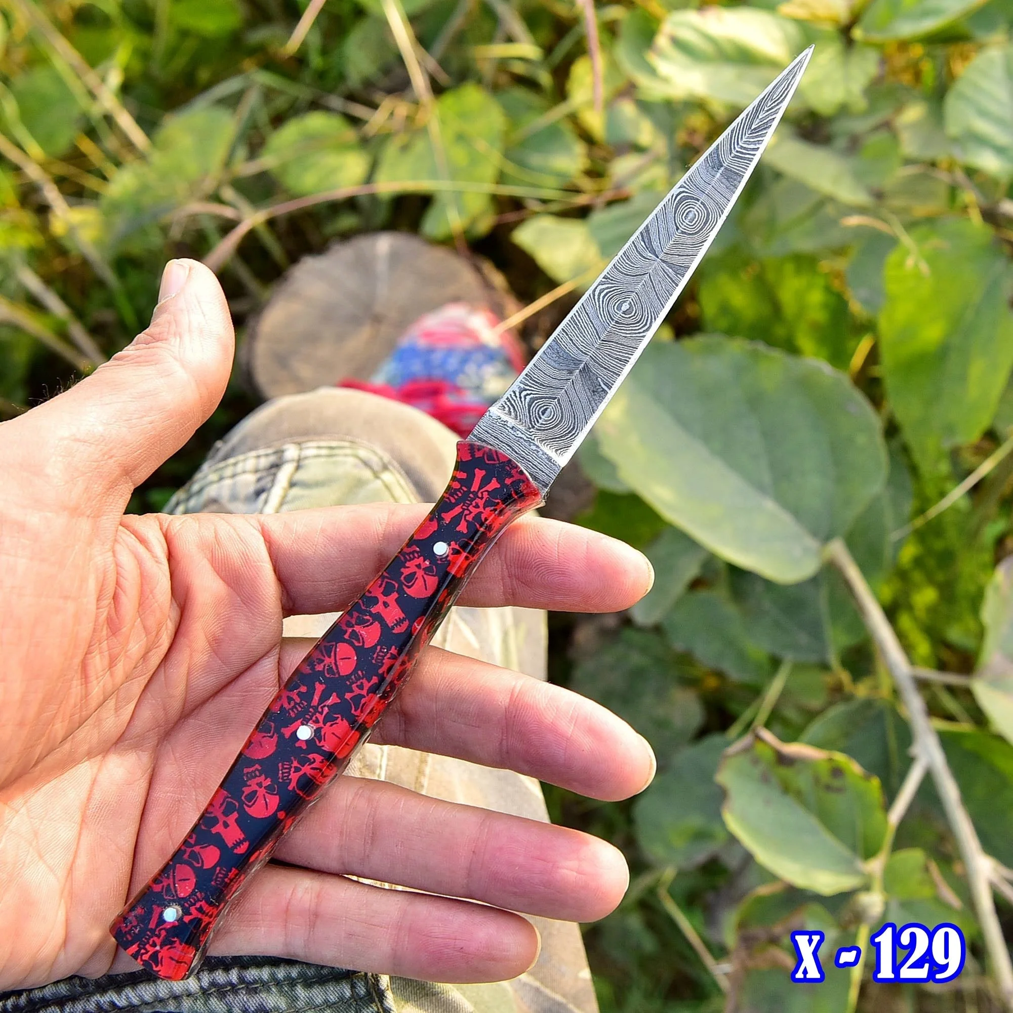 Handmade Damascus Steel Dagger Knife - Full Tang Knife - Red Skull Resin Handle - Image 3