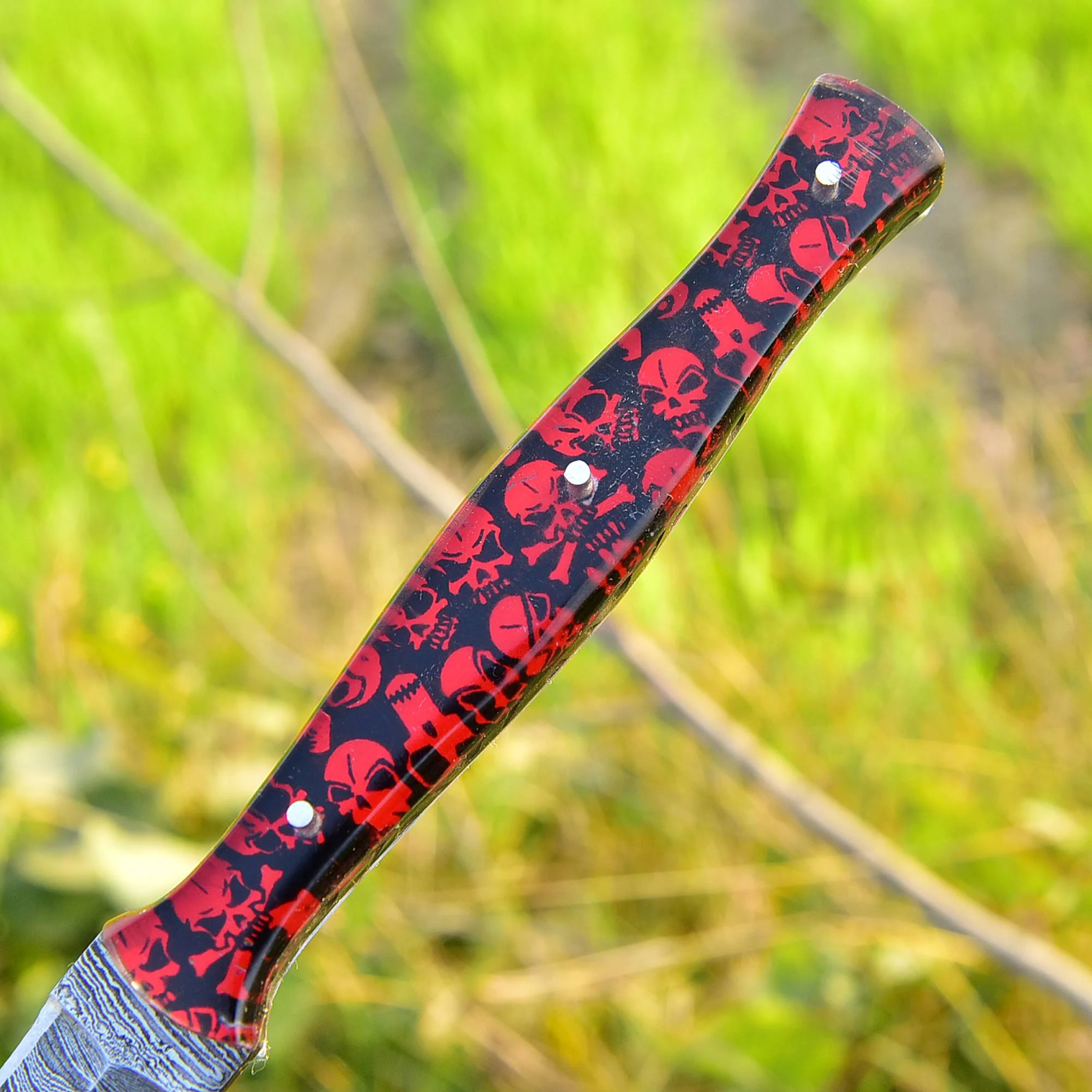 Handmade Damascus Steel Dagger Knife - Full Tang Knife - Red Skull Resin Handle - Image 4