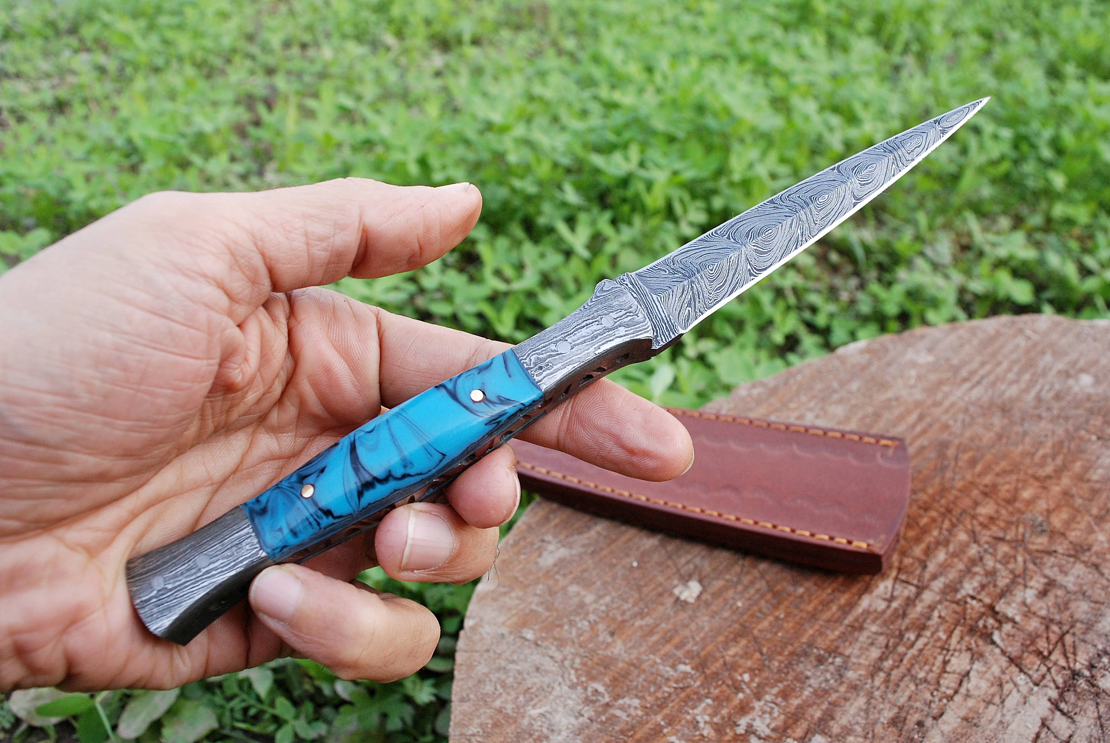 Handmade Damascus Steel Full Tang Knife with Sheath Resin Handle - Image 5