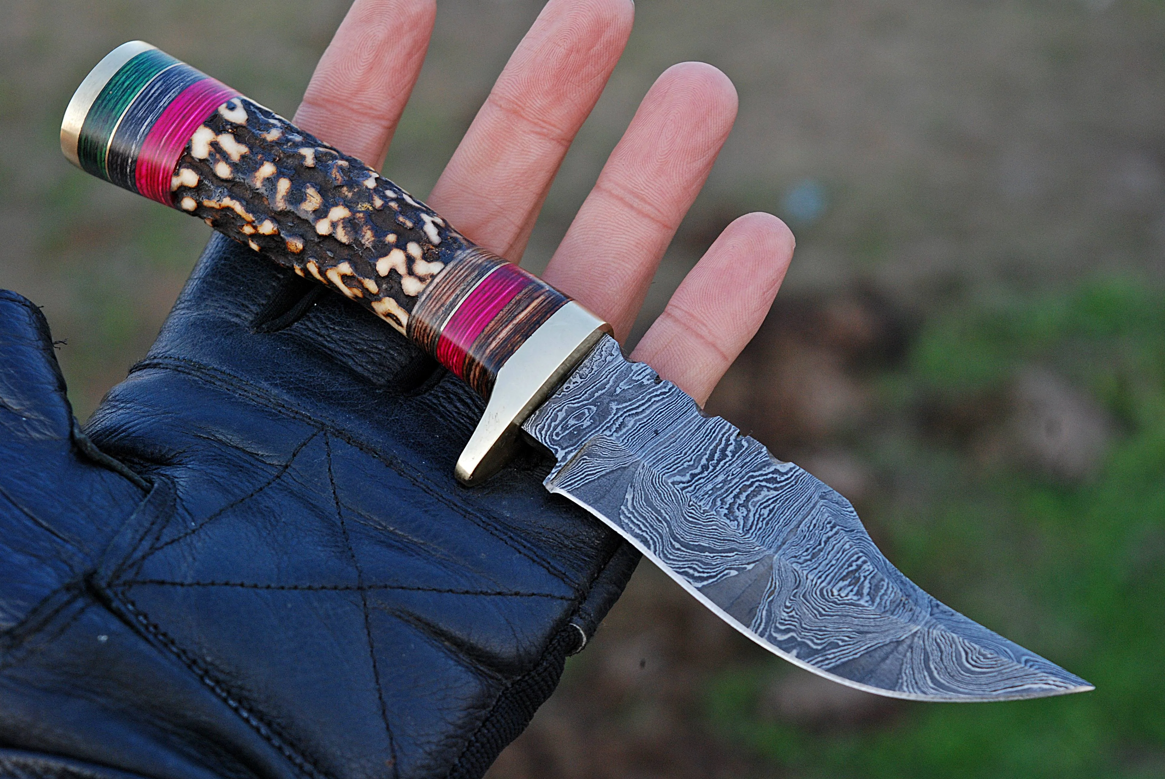 Handmade Damascus Steel Hunting Knife Original Stag Handle & Brass Guard with Leather Sheath - Image 3