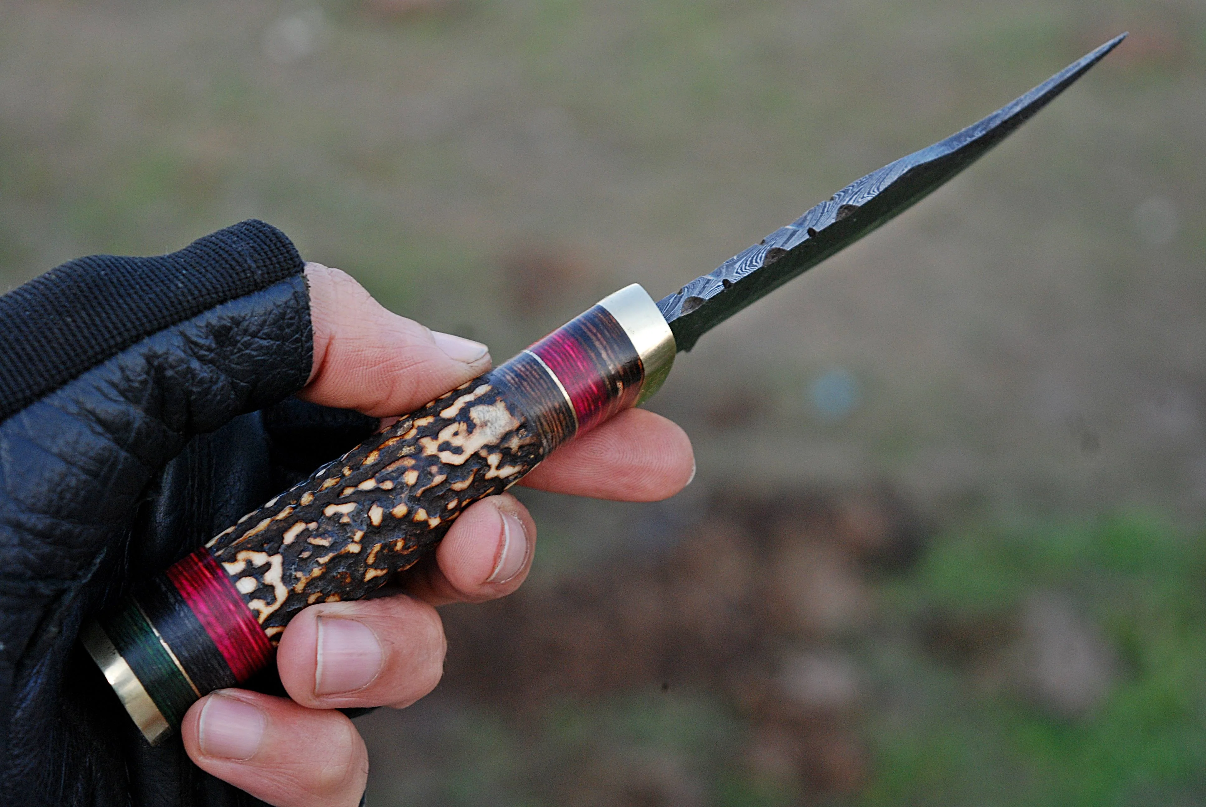 Handmade Damascus Steel Hunting Knife Original Stag Handle & Brass Guard with Leather Sheath - Image 4