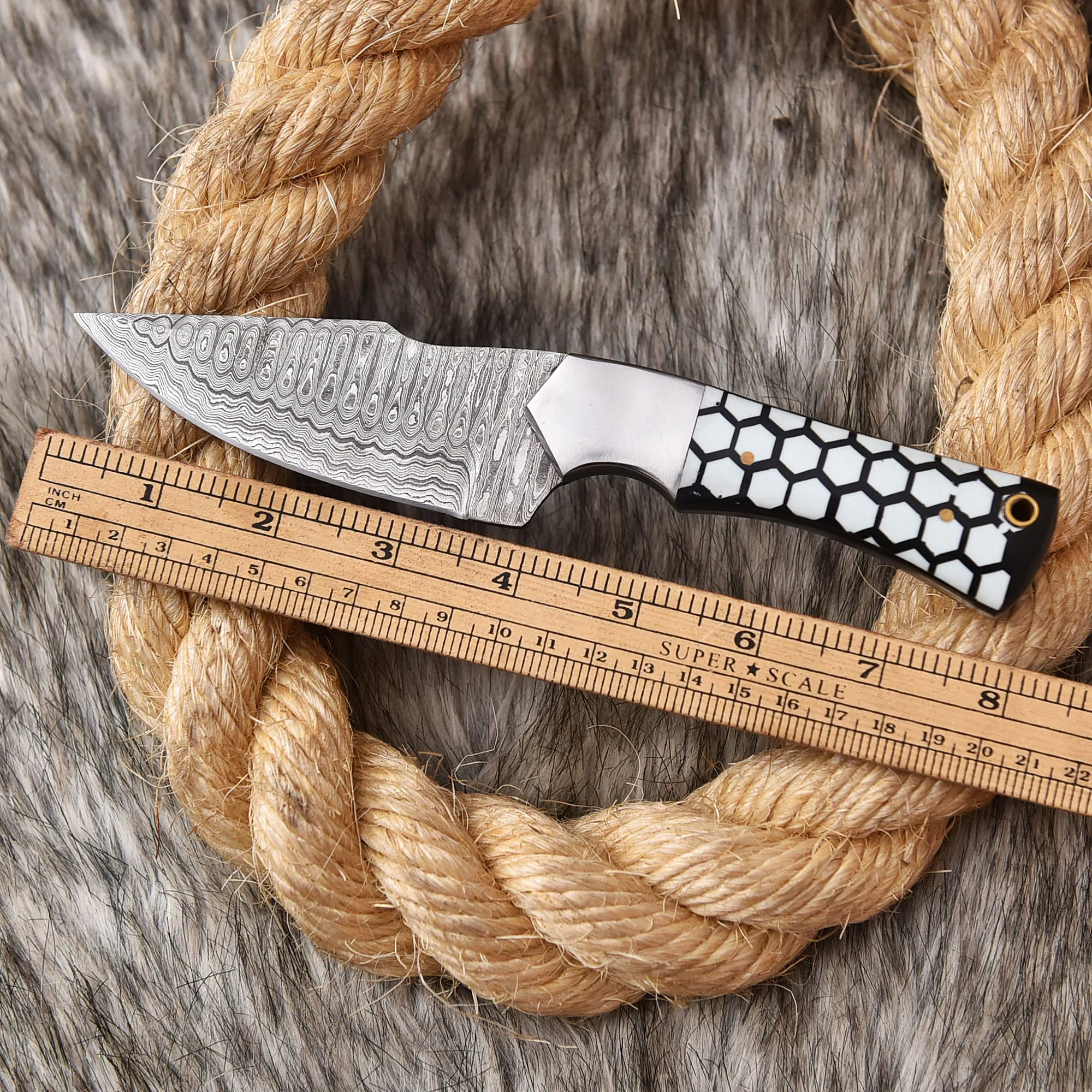Handmade Damascus Steel Skinner Knife Resin Steel Bolster Handle Full Tang - Image 4