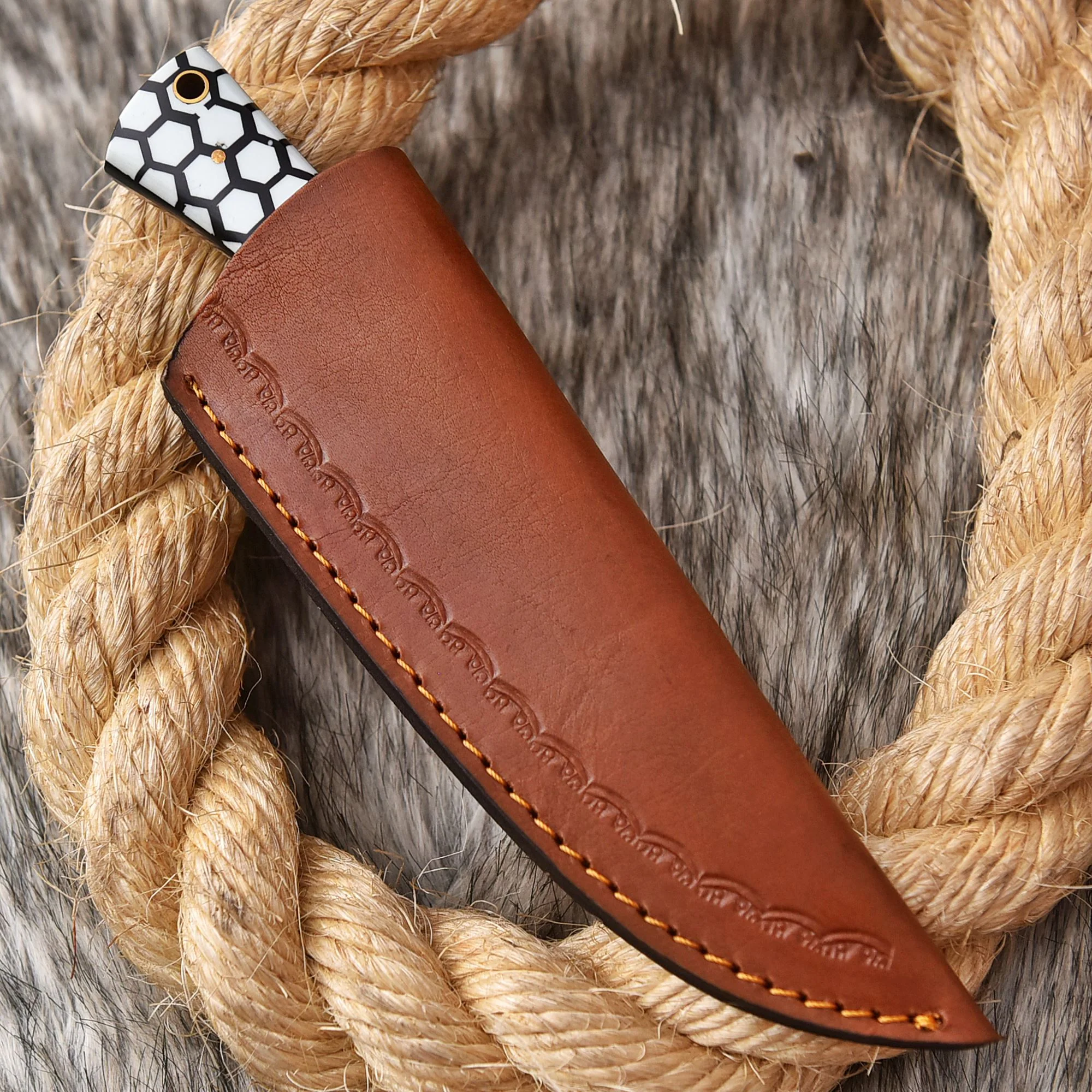 Handmade Damascus Steel Skinner Knife Resin Steel Bolster Handle Full Tang - Image 5