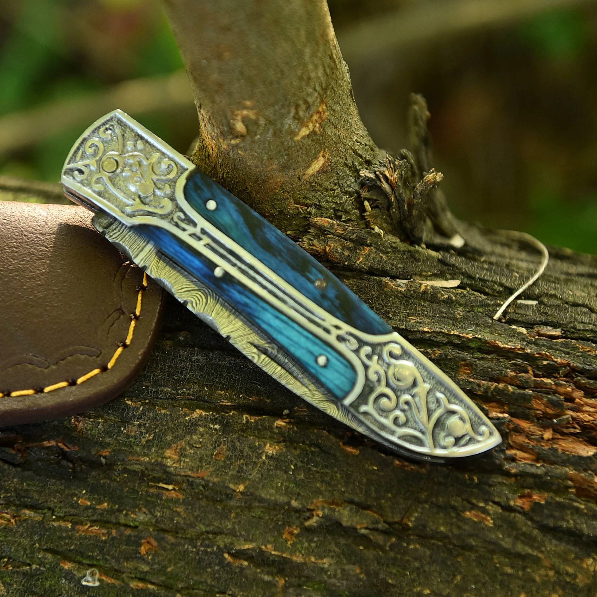 Handmade EDC Damascus Steel Folding Blade Pocket Knife With Sheath - Image 5