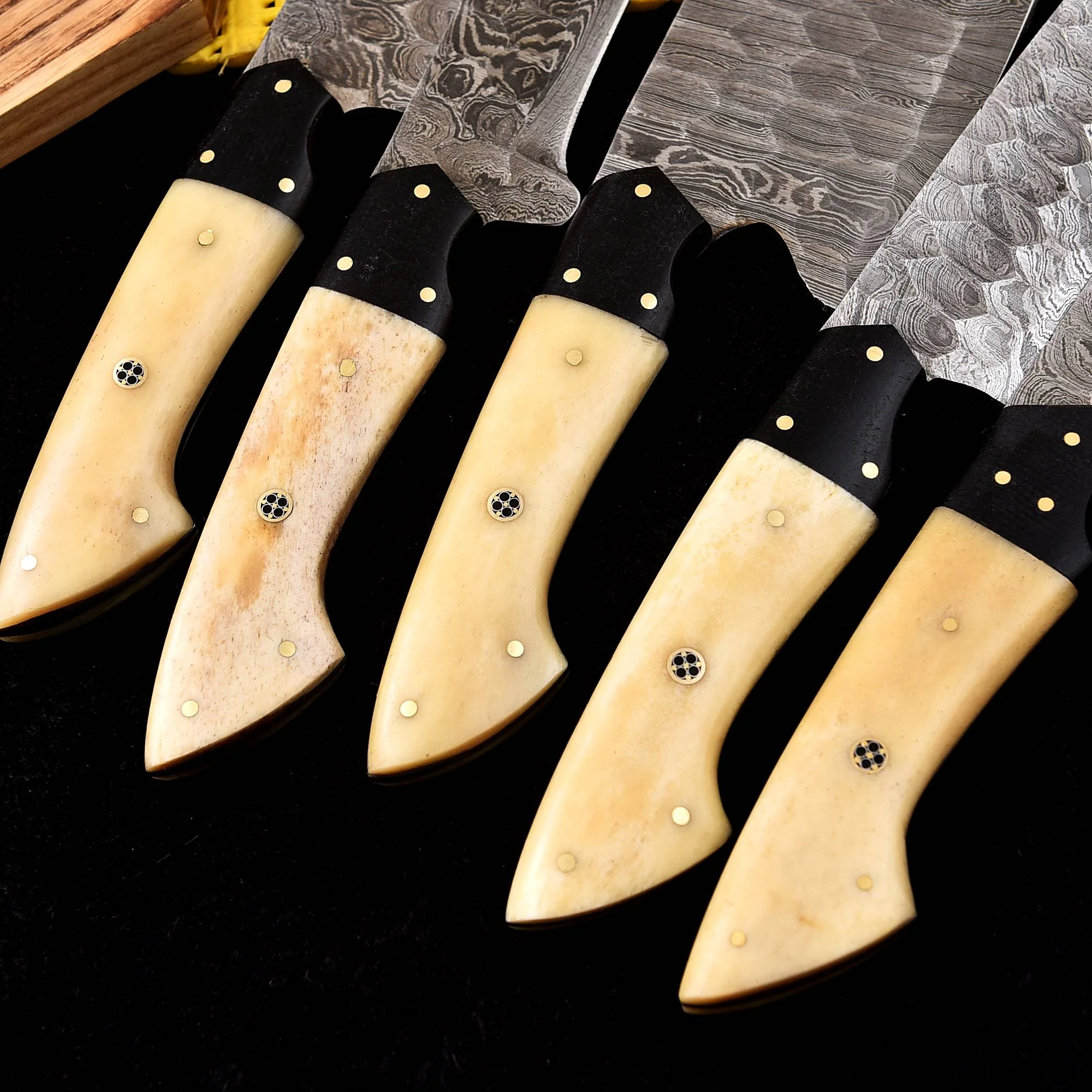 Masterfully Crafted Damascus Steel Chef's Knife Superior Quality for Professional Kitchen Knives X-221 - Image 3