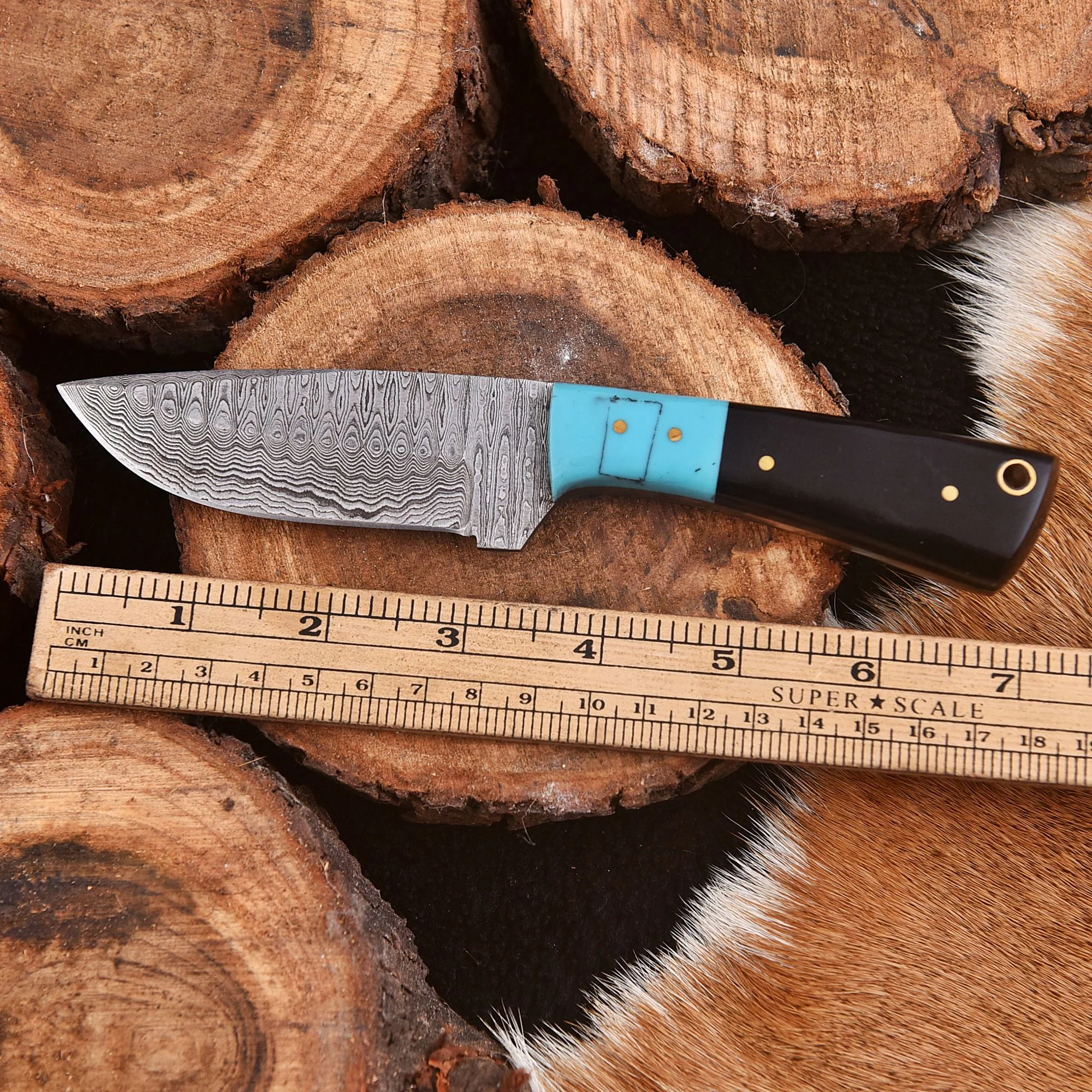 Outdoor Handmade Damascus Steel Tactical Skinner Knife Resin Handle - Image 4