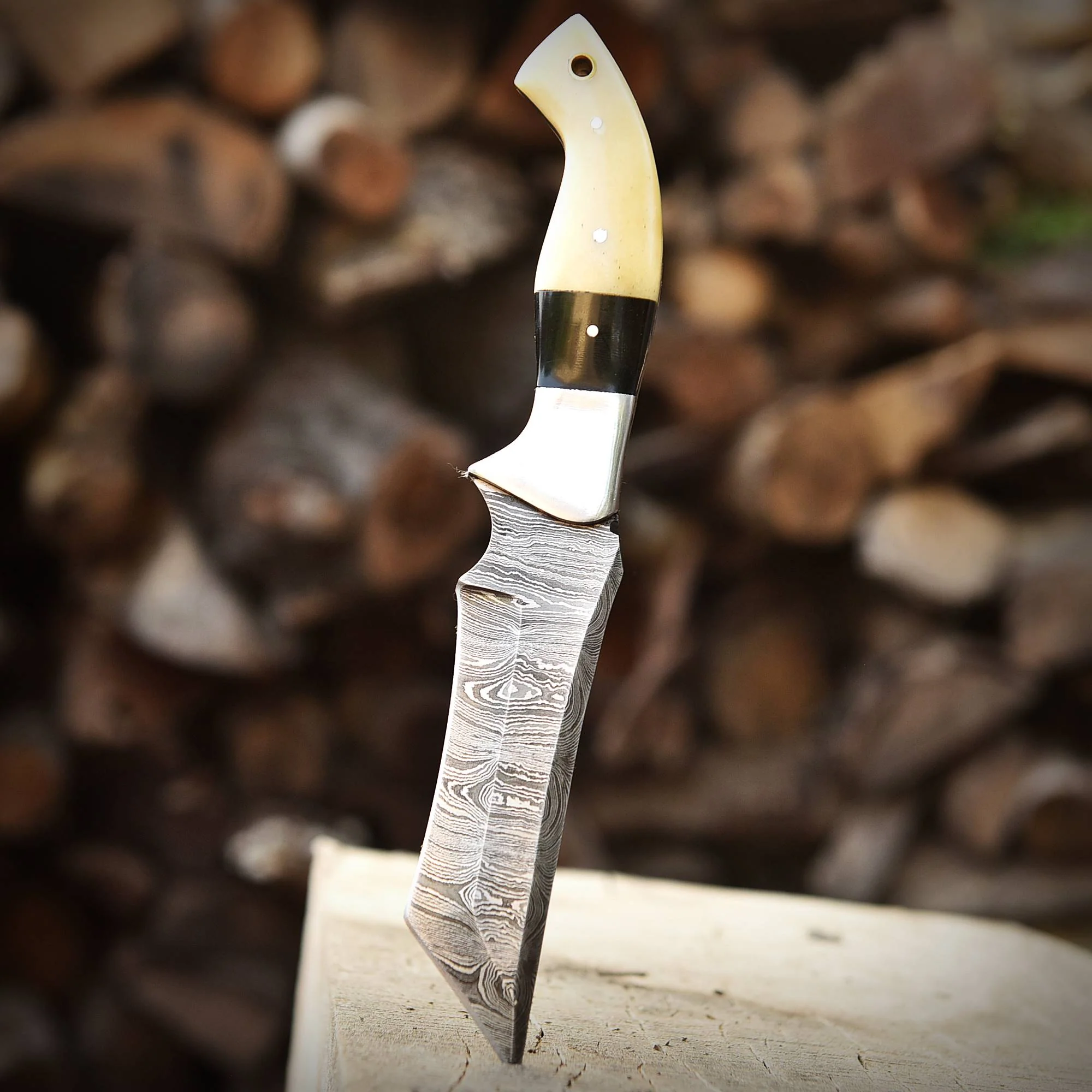 Outdoor Hunting Handmade Damascus Steel Blade Skinning Knife With Sheath - Image 4