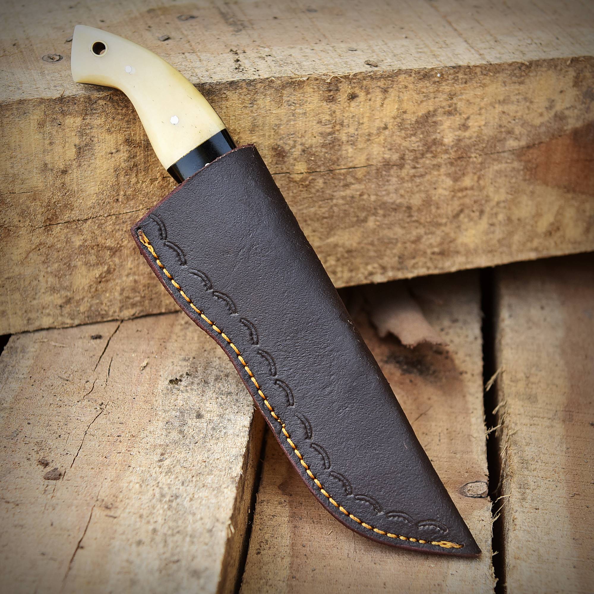 Outdoor Hunting Handmade Damascus Steel Blade Skinning Knife With Sheath - Image 9