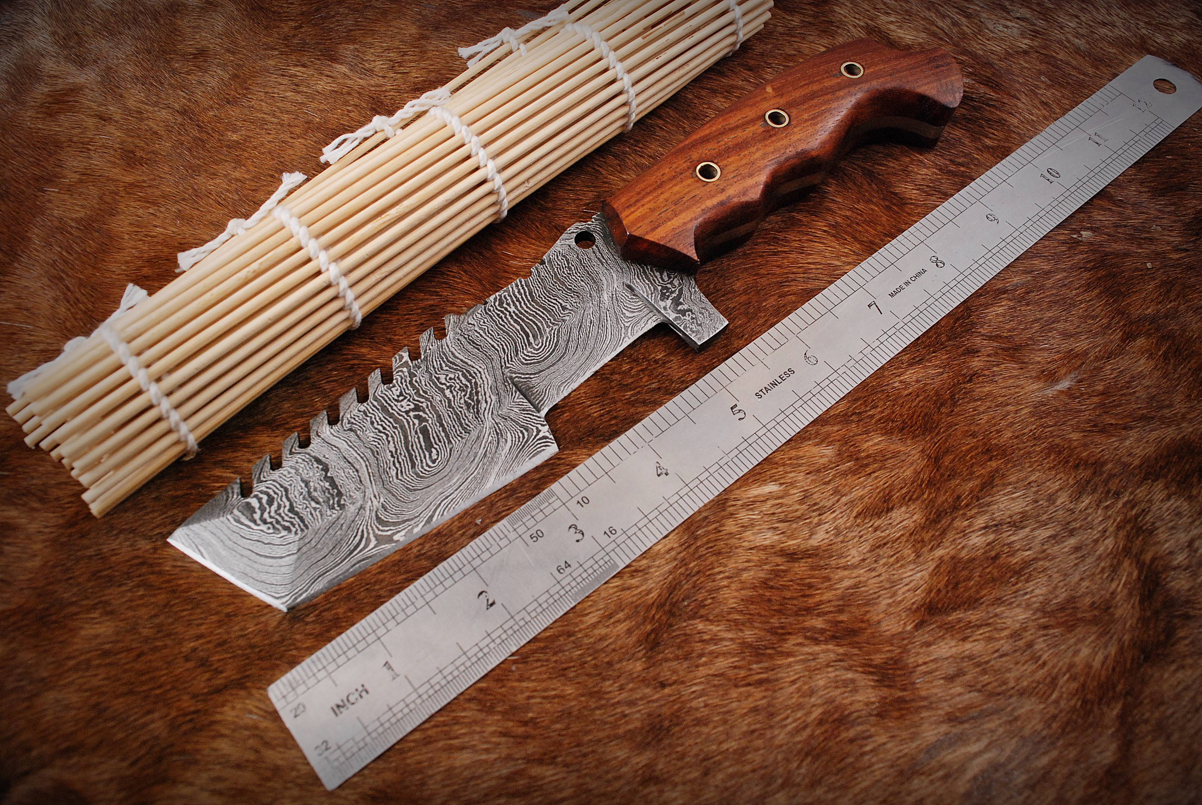 Tom Tracker Knife Forged Damascus Fixed Blade Hunting Skinning Knife Bull Cutter with Vertical Sheath - Image 6